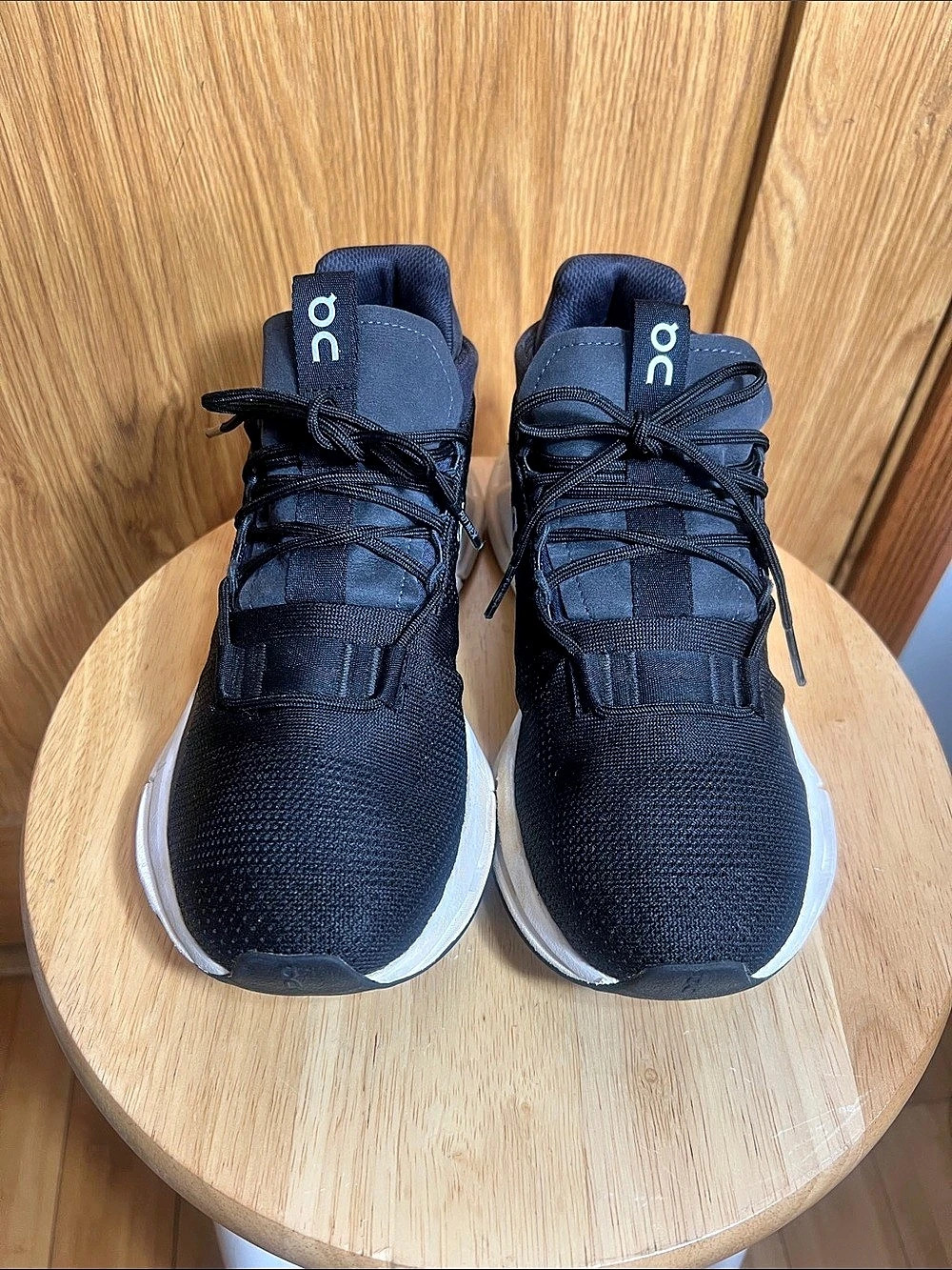 On Cloudswift Athletic Shoes Black & White US 7W - Picture 1 of 7